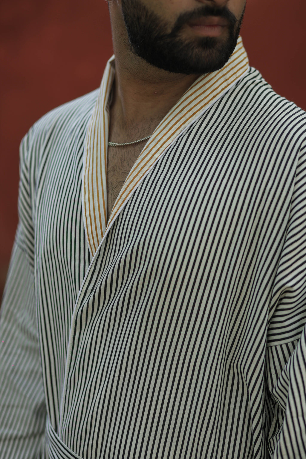 Menâ€™s Striped Cotton Kimono Robe, Long Lightweight Sleepwear with Pockets, One Size Soft Breathable Spa Beach Resort Cover Up Dressing Gown