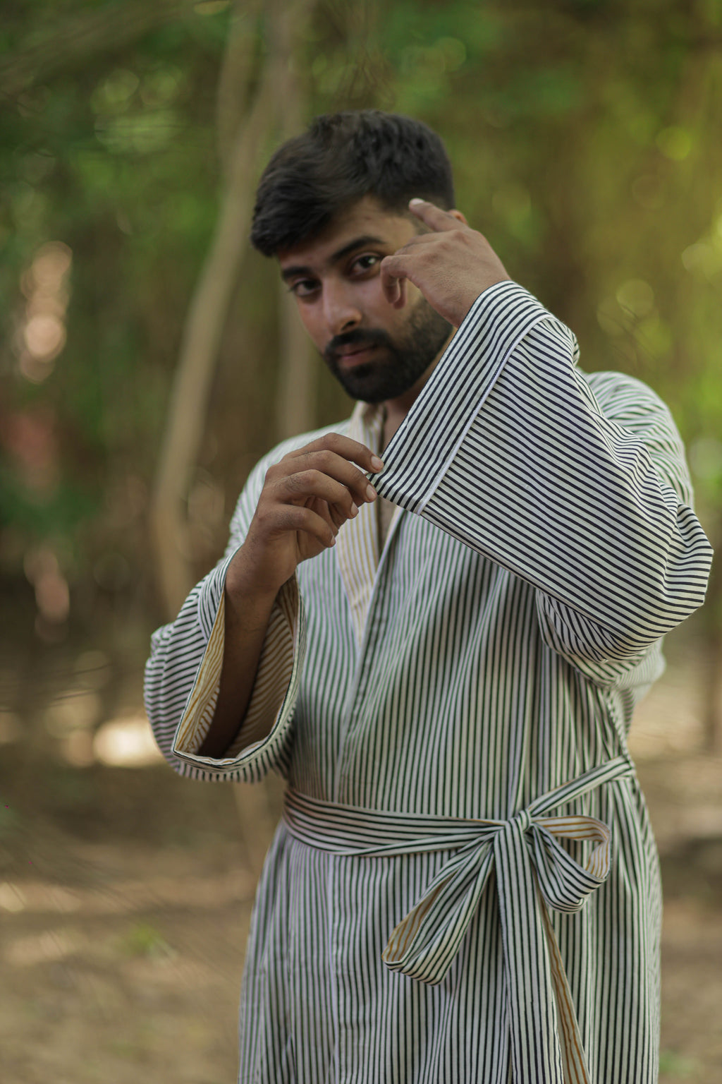 Menâ€™s Striped Cotton Kimono Robe, Long Lightweight Sleepwear with Pockets, One Size Soft Breathable Spa Beach Resort Cover Up Dressing Gown