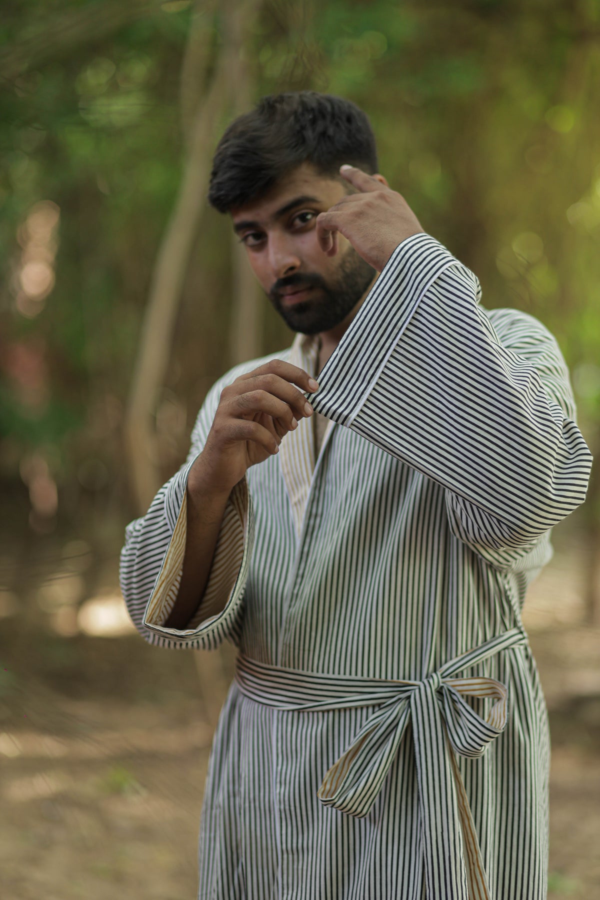 Menâ€™s Striped Cotton Kimono Robe, Long Lightweight Sleepwear with Pockets, One Size Soft Breathable Spa Beach Resort Cover Up Dressing Gown