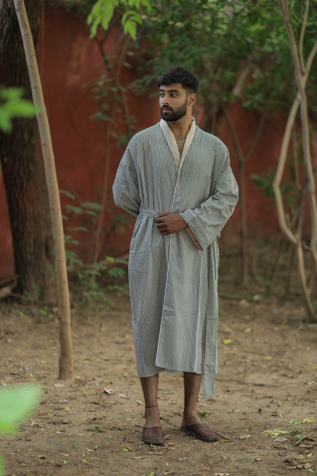 Menâ€™s Striped Cotton Kimono Robe, Long Lightweight Sleepwear with Pockets, One Size Soft Breathable Spa Beach Resort Cover Up Dressing Gown