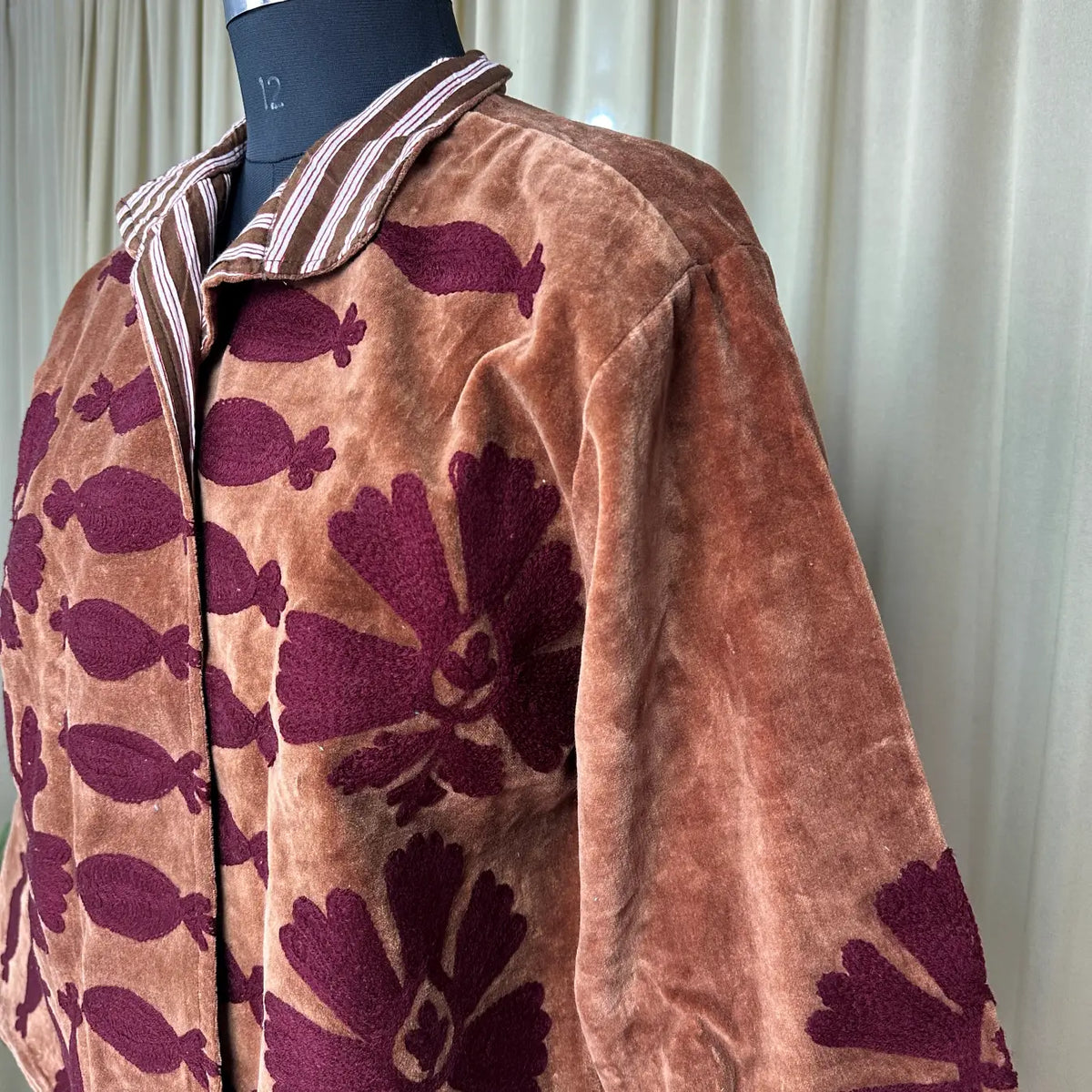 Boho Hand Embroidered Velvet Suzani Jacket Brown Floral Open Front Coat Winter Wear Free Size Robe Retro Chic Free Size Robe Blazer for Her