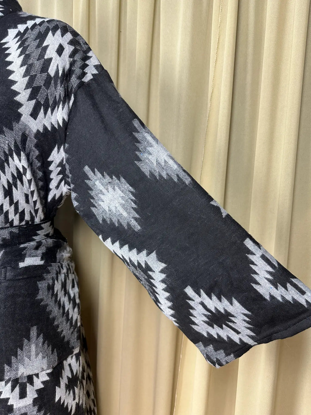 Yak Wool Blend Women Kimono Robe, Cozy Winter Romance Loungewear, Black Diamond Print Cardigan House Coat with Pockets Quirky Christmas Gift