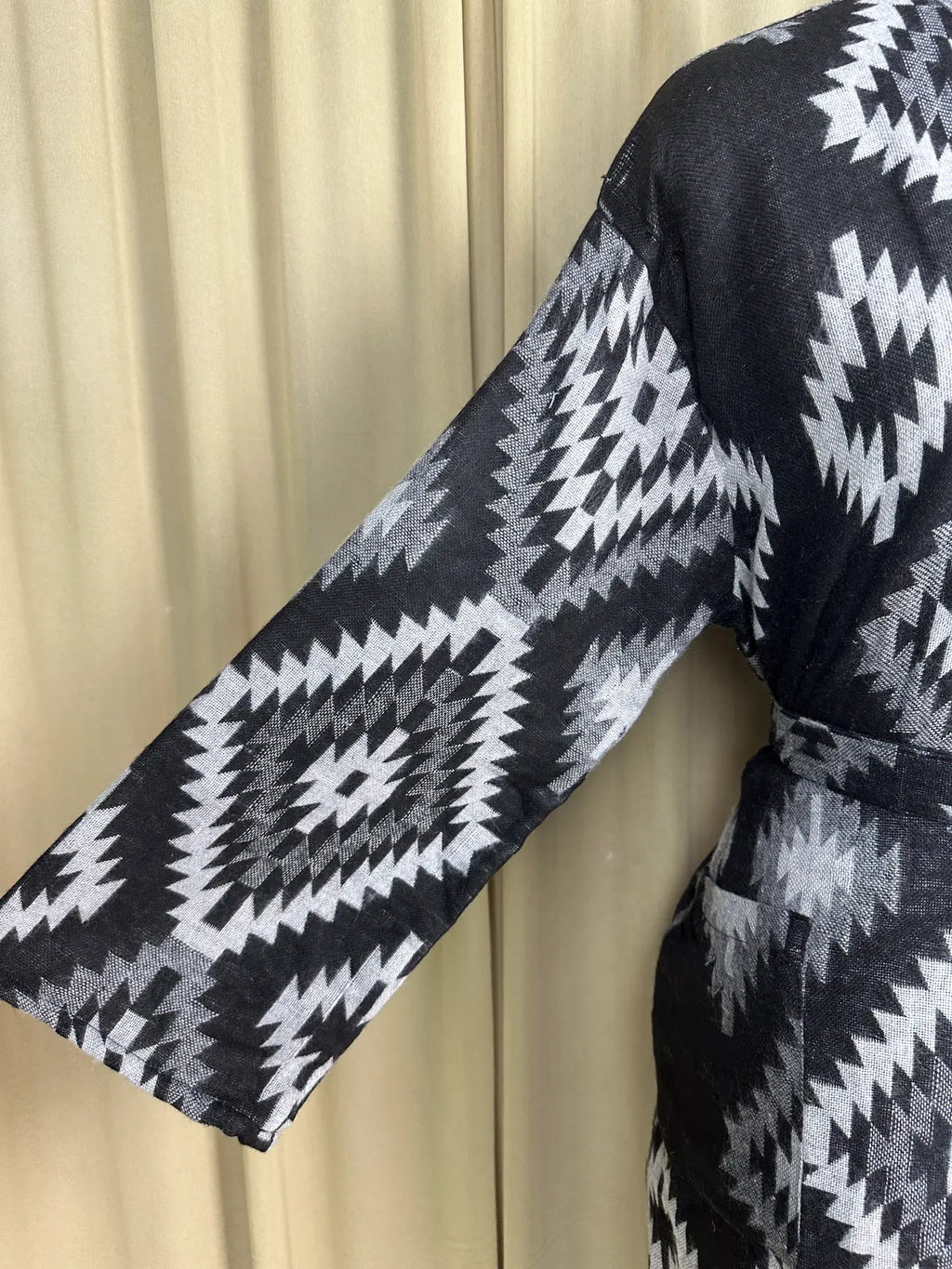 Yak Wool Blend Women Kimono Robe, Cozy Winter Romance Loungewear, Black Diamond Print Cardigan House Coat with Pockets Quirky Christmas Gift